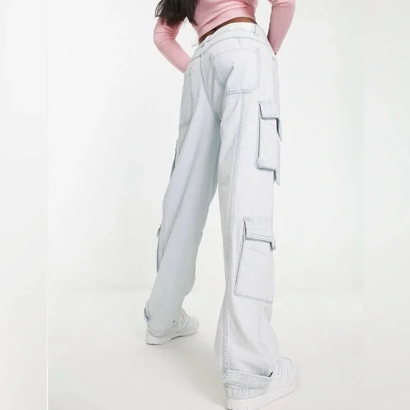 Stradivarius baggy cargo jean in light blue - Picture 4 of 5